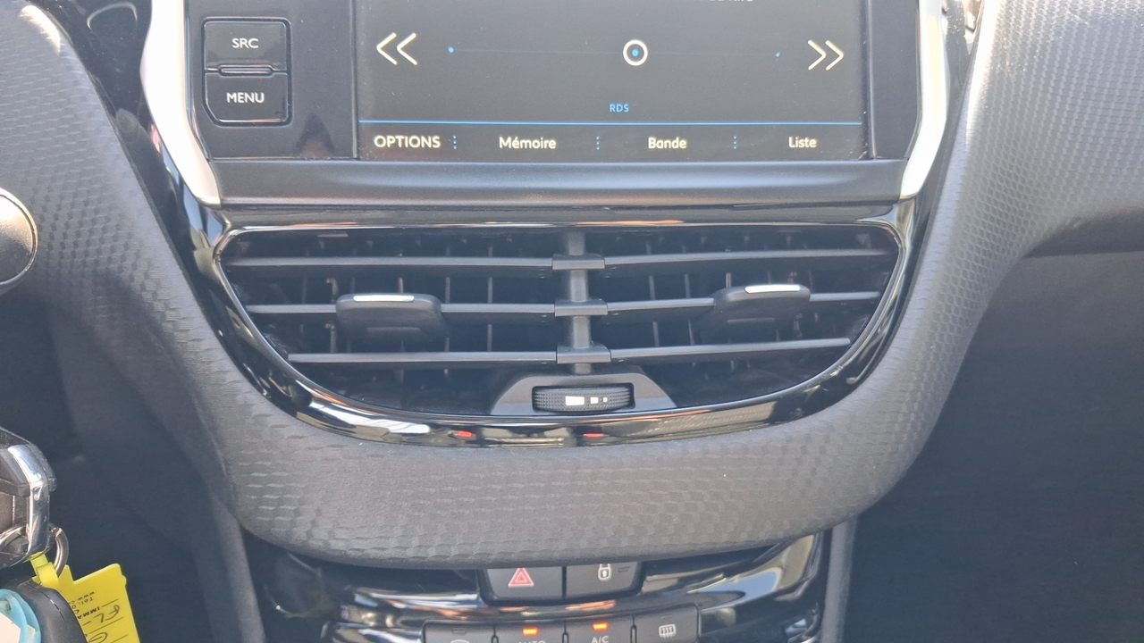 Peugeot 2008 PureTech 110ch S&amp;S BVM6 — photo 35