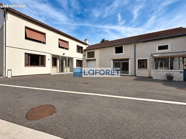 Maison 8 pièces 296 m²