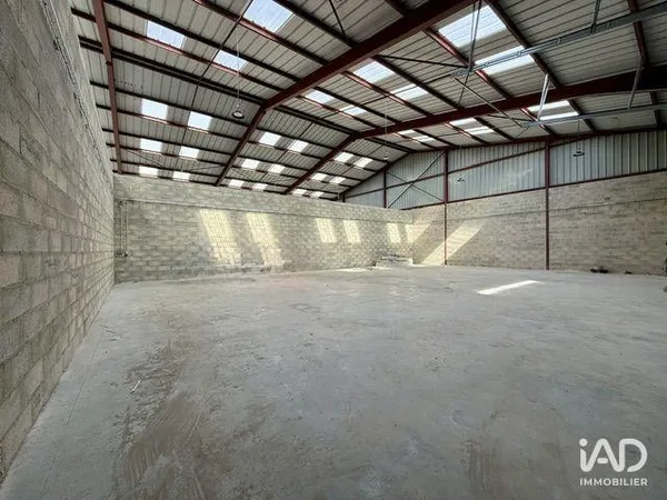 Local commercial 244 m²