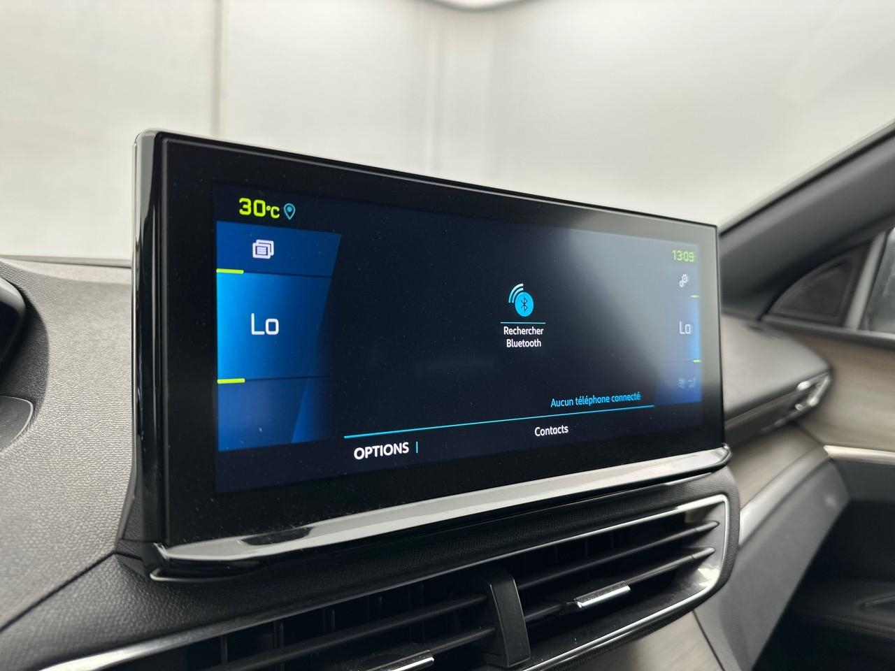 Peugeot 3008 hybrid4 300 e-eat8 gt — photo 24