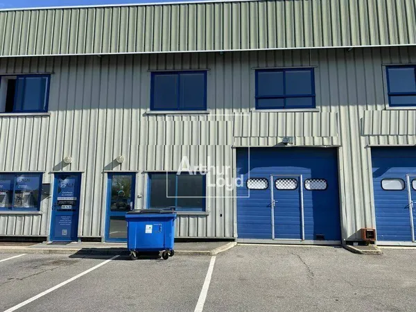 Entrepôt 220 m²