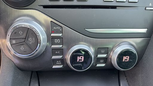 DS DS5 1.6 BlueHDi 120 - Business – 2017 – 143266 km – Diesel – Boîte Manuelle — photo 6