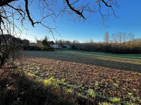 Terrain 2800 m²