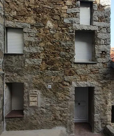 Maison de village en pierre rénovée