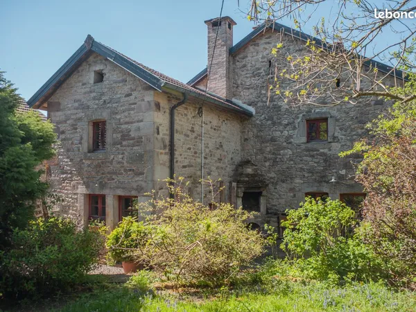 Ancien corps de ferme en pierres apparentes du 18ème/19ème siècle dans les Vosges Saônoises