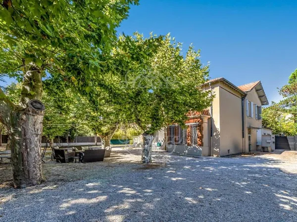 Maison 8 pièces 260 m²