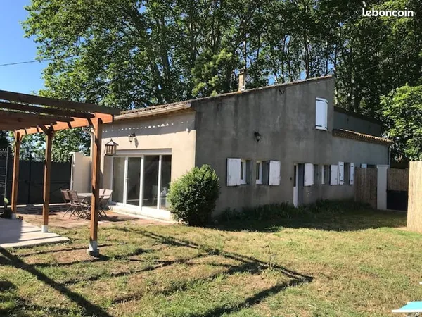 Location maison avec jardin et stationnement