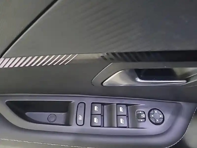 Peugeot 208 hybrid 100 e-dcs6 — photo 32