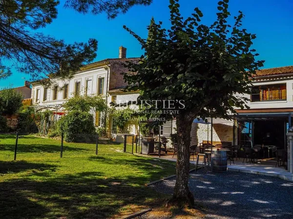 Maison 12 pièces 472 m²