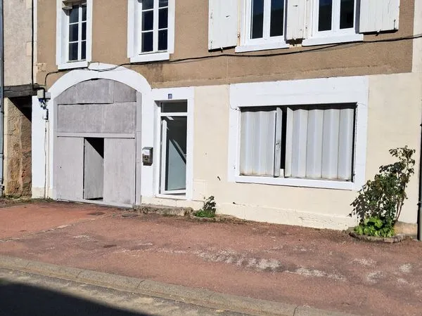 Maison avec garage et jardin