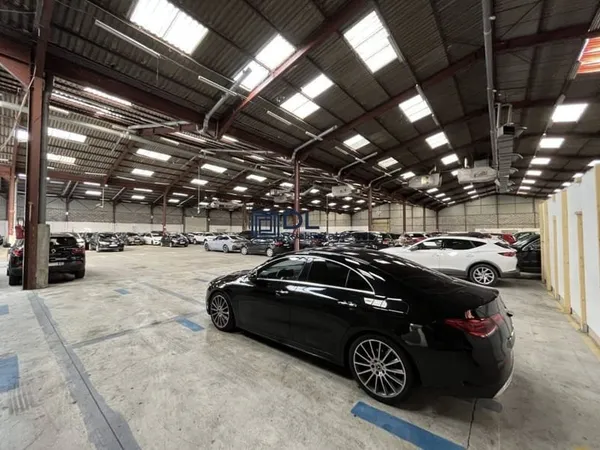 Entrepôt 650 m²