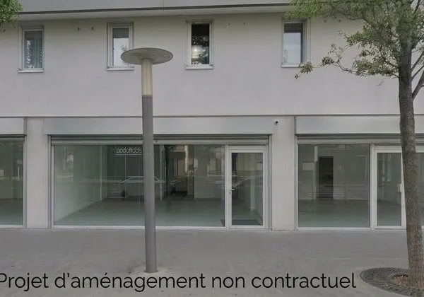 Local tous commerce dont restauration. 45 m2, 5.60 m. En linéaire de façade, grande baie vitrée amén