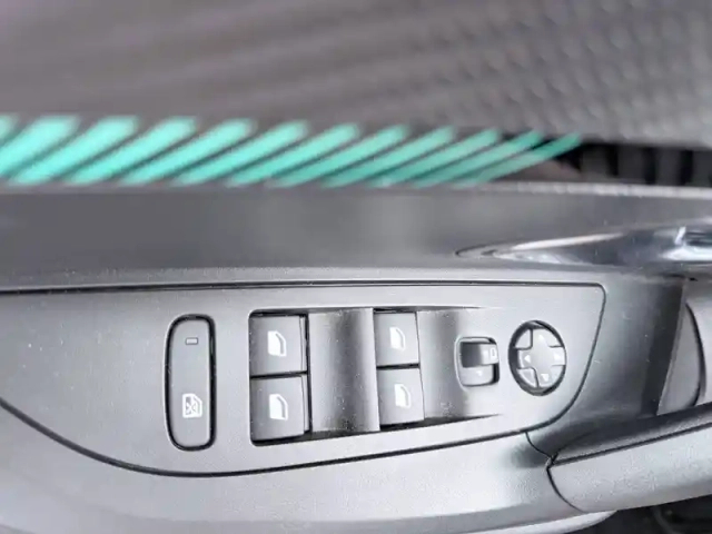 Peugeot 2008 puretech 100 s&amp;s bvm6 — photo 29