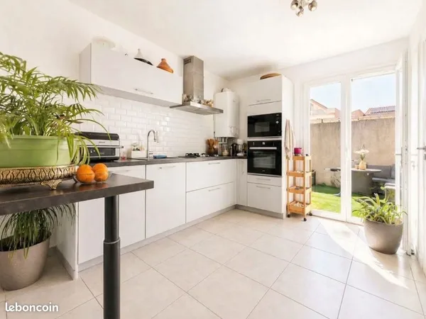 Maison . 4 pièces