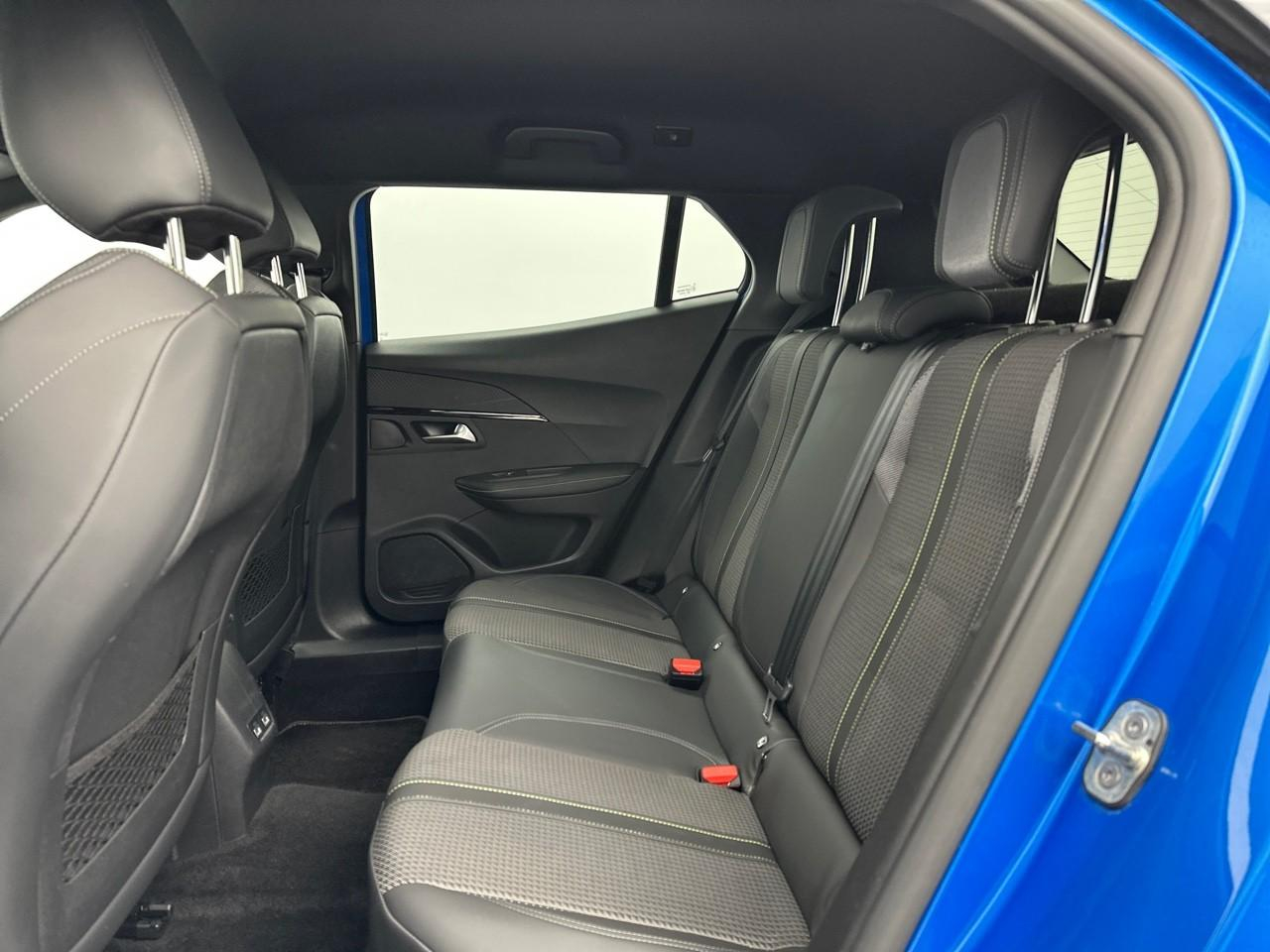 Peugeot 2008 puretech 130 s&s eat8 gt — photo 12