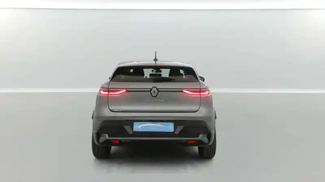 Renault Megane e-tech ev40 130ch standard charge — photo 30