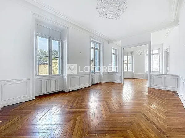 Bureaux Cognac 2 pièce(s) 77 m2