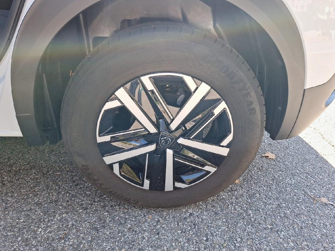 Peugeot 2008 1.2 hybrid 110ch style e-dcs6 — photo 11