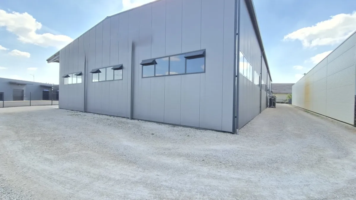 Photo 1