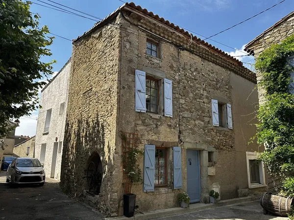 Joli pied-à-terre dans le charmant village de Pépieux