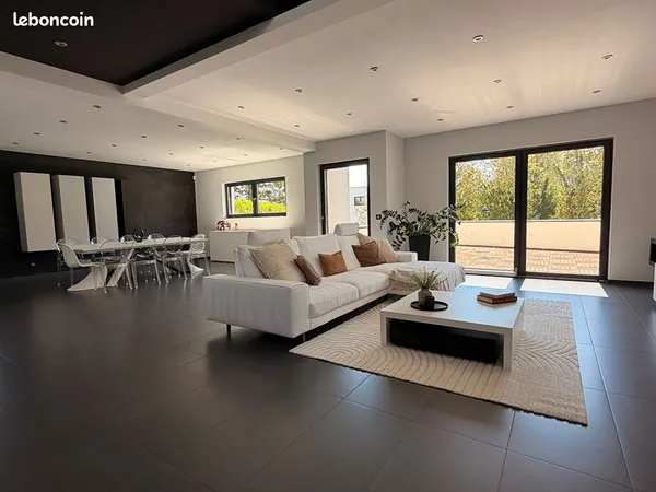 Villa 7 pièces 286 m²