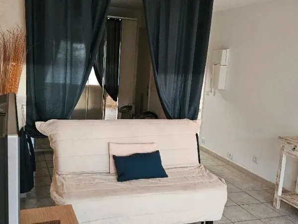 Studio à louer F1