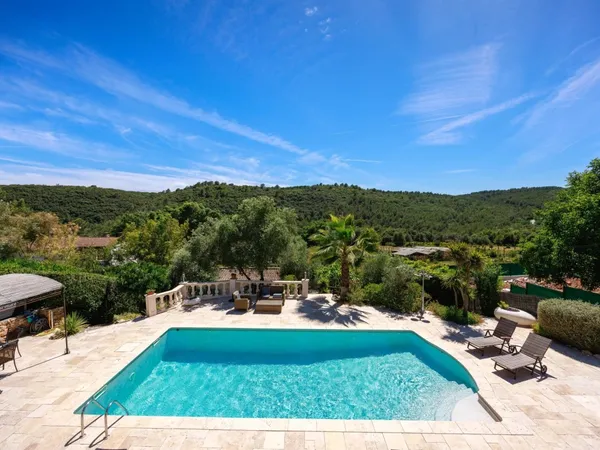 EXCLUSIVITE - BIOT - Villa familiale avec piscine, vue dégagée et studio indépendant