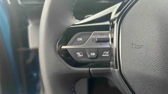 Peugeot 308 hybrid 145 e-dcs6 — photo 15