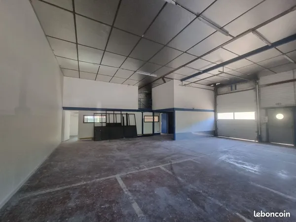 LOCAL D'ACTIVITE RESTAURE de 258 m2