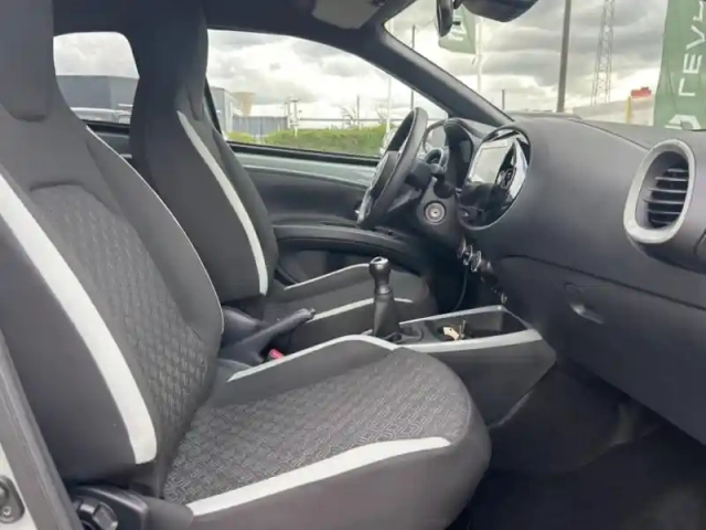 Toyota Aygo X 1.0 vvt-i 72ch air design my24 — photo 11