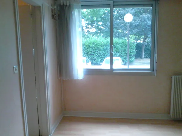 Loue chambre en colocation dans appartement