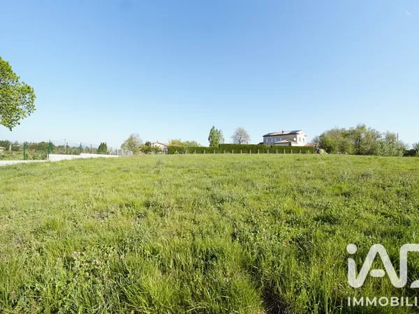 Terrain 805 m²