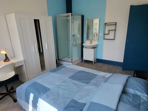 Chambre meublée avec douche privative - face médecine / chu