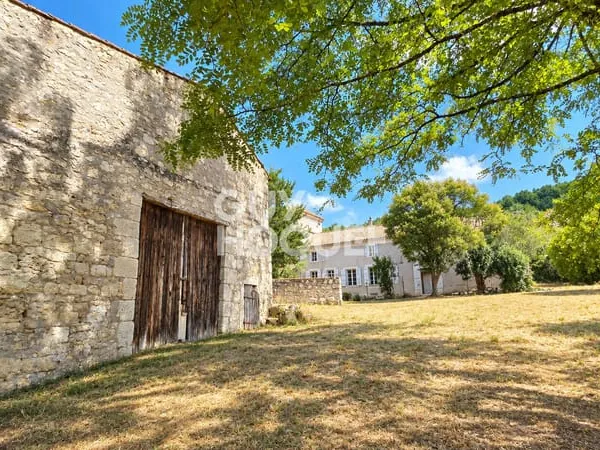 Ensemble immobilier en pierres