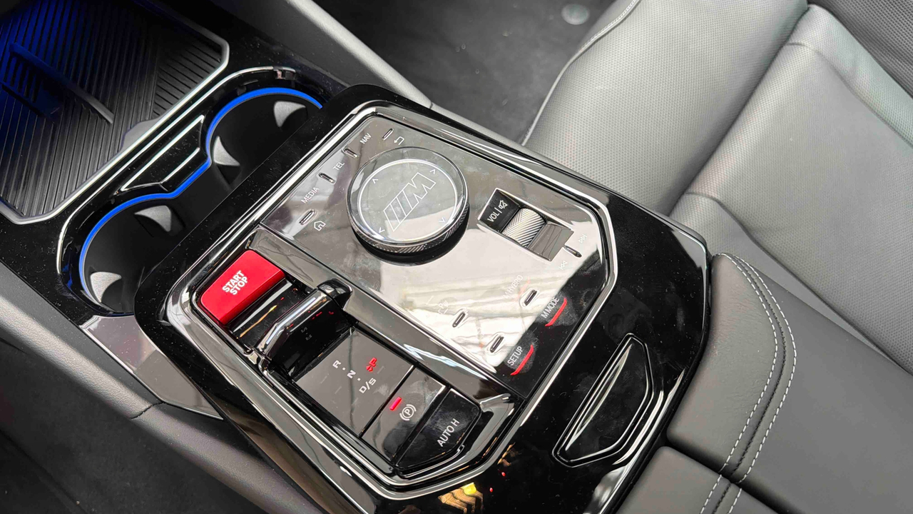 BMW M5 Touring PHEV 727 ch BVA8 — photo 14