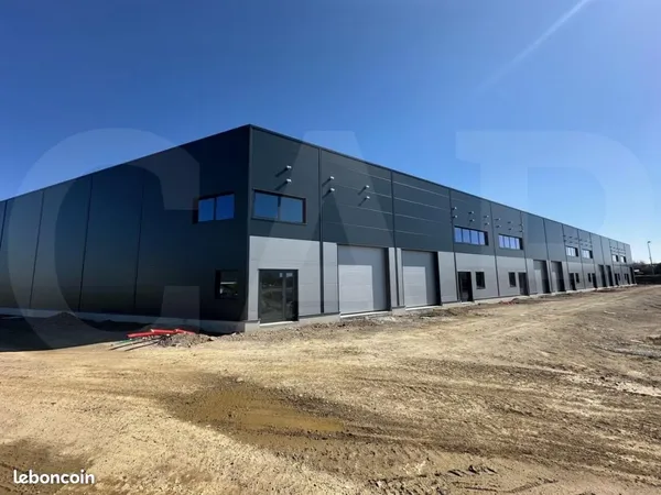 Local industriel 450 m²