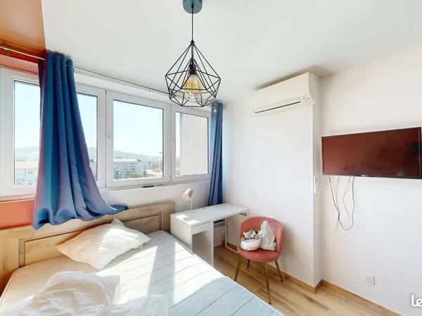 Chambre 6 pièces 125 m²