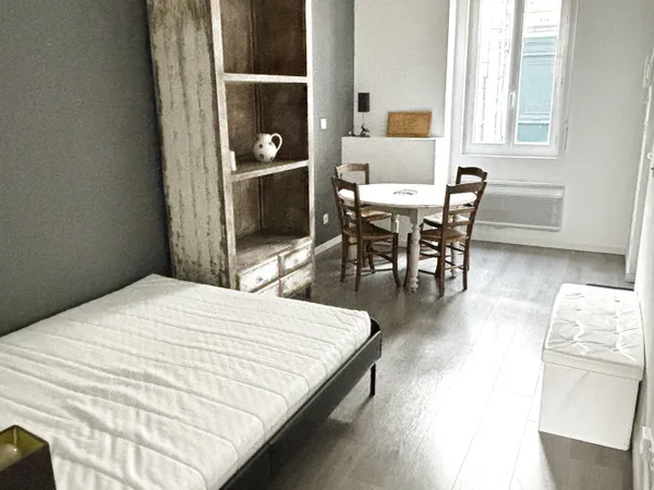 BORDEAUX VICTOIRE - T1 MEUBLÉ DE 23,95 m2