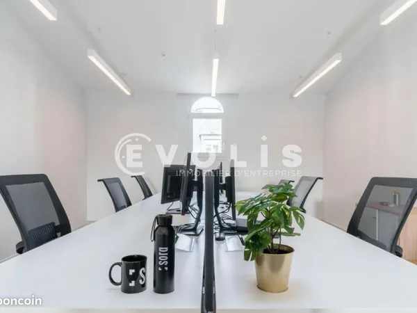 Bureau 350 m²