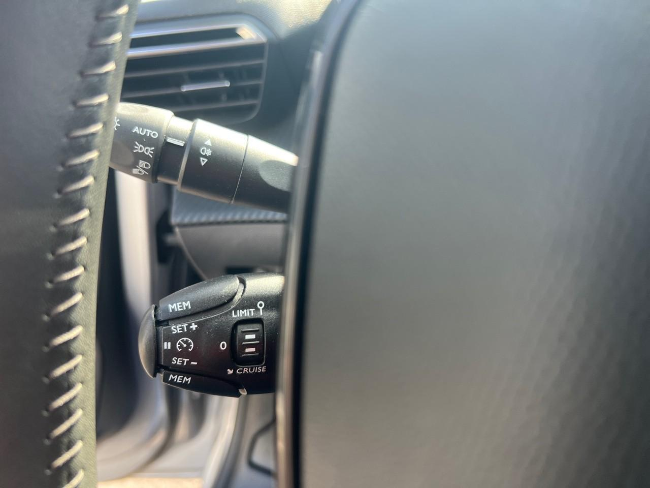 Peugeot 208 puretech 100 s&s bvm6 style — photo 17