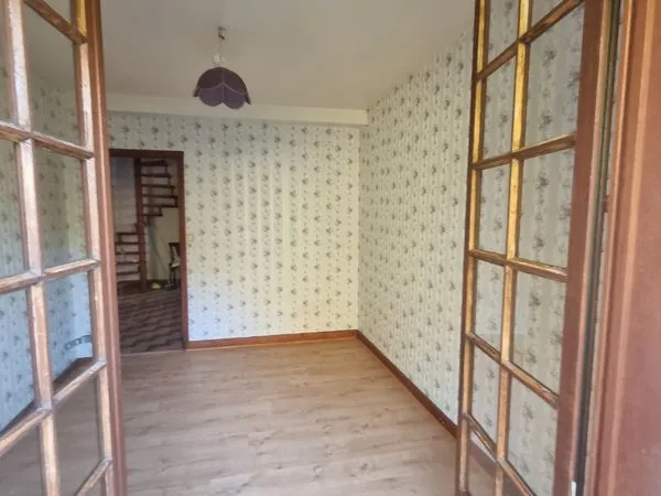 Maison avec balcon
