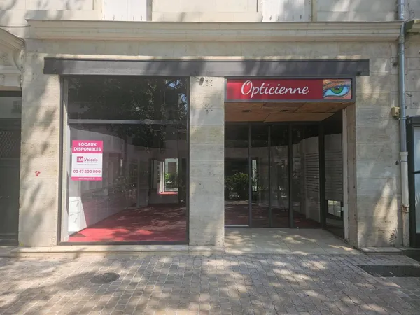 Local commercial 332 m²