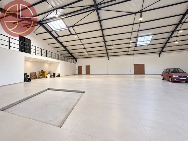 Entrepôt 970 m²