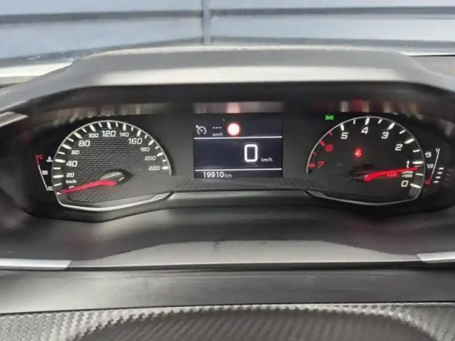 Peugeot 2008 1.2 puretech 100ch s&amp;s active pack — photo 18