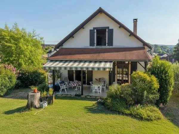 Souillac centre - Maison de ville en excellent état avec jardin, garage et appartement indépendant