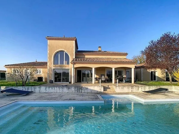 Maison 6 pièces 238 m²
