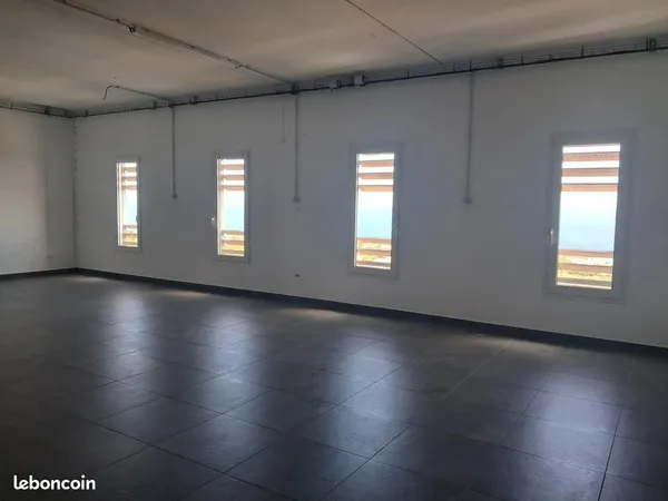 Bureau 106 m²