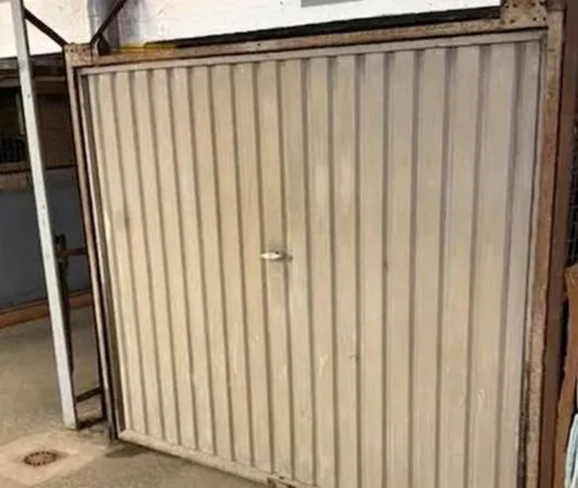 Box dans un bâtiment fermé et sécurisé