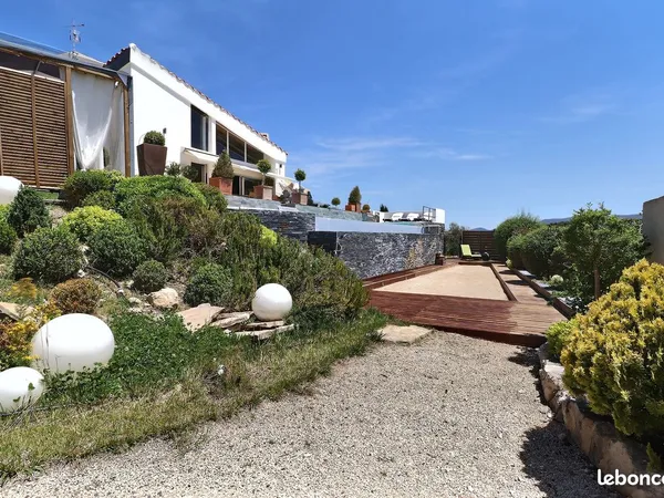 Maison 6 pièces 250 m²