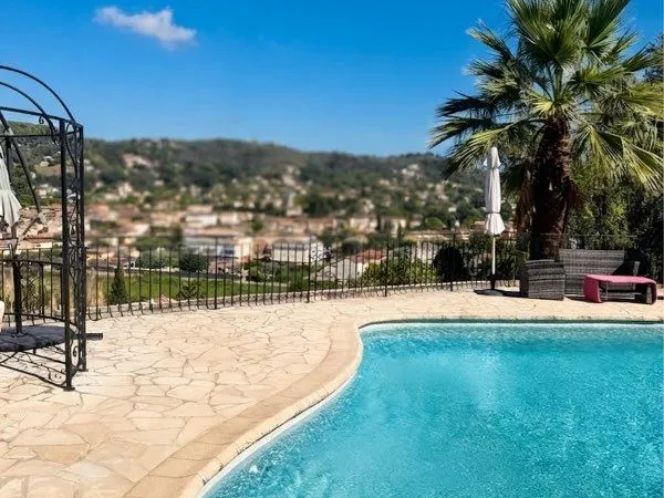 Pégomas - maison 133 m² habitables + 47 m² d'annexes, piscine et vue dégagée